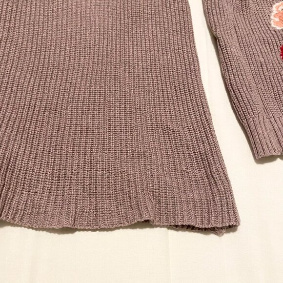 American Eagle Floral Embroidered V Neck Sweater Womens Size Medium - Picture 16 of 16